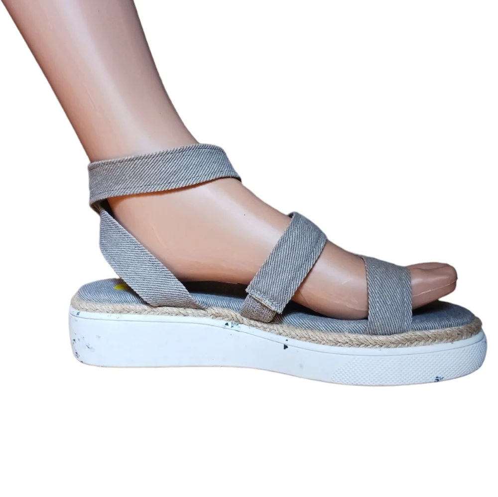 'Rocket Dog' Sandals and Necklace - Picture 5 of 5